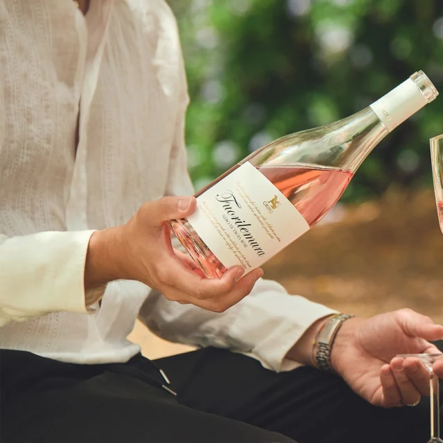 Un momento felice per @crifowines. 📸

Ph @niki_di_corrado 
Assistant @frankie_p_1886
Agency @metodonove

[InLightWeTrust] 🔥

#advitalia #editoriale #campagnapubblicitaria #adv
#masseriedipuglia #rutigliano #masseria #resort #vacanzainpuglia #momentiunici #zeronoisestudio
#branditalia #rubrica #crifo #vino #trani #bari #puglia