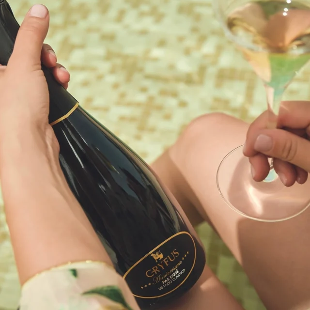 Uno scatto dall’ultima rubrica per @crifowines. 📸

Ph @niki_di_corrado 
Assistant @frankie_p_1886
Agency @metodonove

[InLightWeTrust] 🔥

#advitalia #editoriale #campagnapubblicitaria #adv
#masseriedipuglia #rutigliano #masseria #resort #vacanzainpuglia #momentiunici #zeronoisestudio
#branditalia #rubrica #crifo #vino #trani #bari #puglia