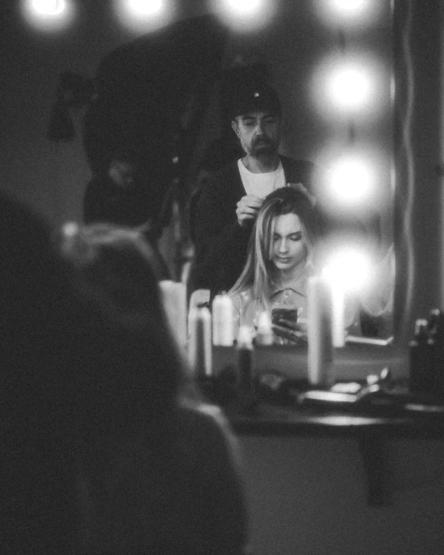 C’è sempre tanta passione anche in chi collabora con noi.✂️

@beppestrambelli hairstylist🚀
@simonafrascaria model

[ InLightWeTrust ]🔥

#hairstylist #passione #lavoroepassione #professionisti #curaperidettagli #collab #set #shooting #zeronoise #inlightwetrust #studiofotografico #trani #bari #puglia